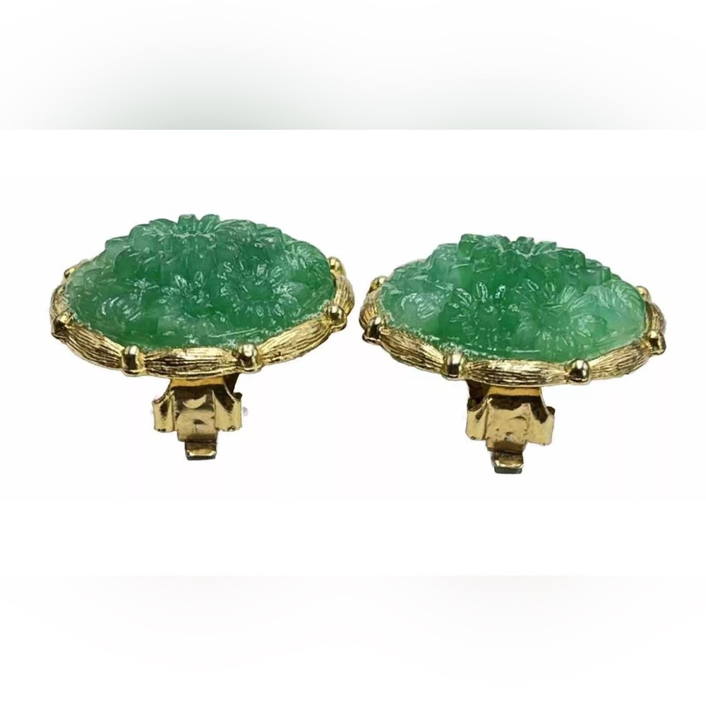 Peking Glass Moulded Vintage Green Floral Gold Tone Clip On Earrings - Picture 3 of 7
